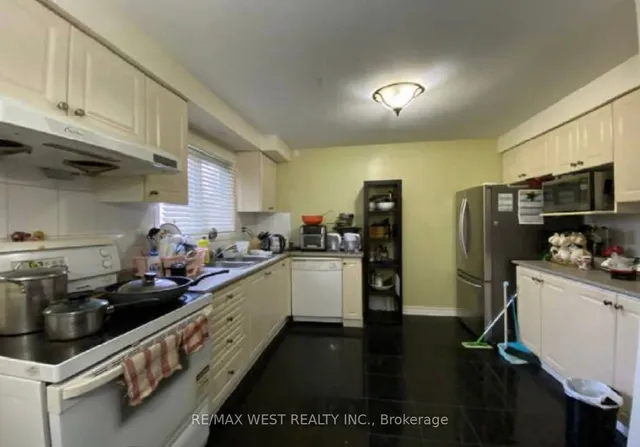 16 Belgreen Ave