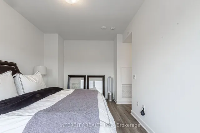 Additional image 14 of 2007 James St Unit 1307