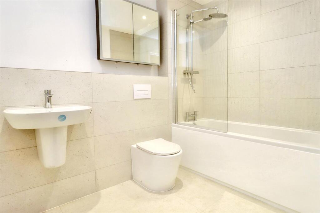 Additional image 9 of Modern luxury in a prestigious coastal location