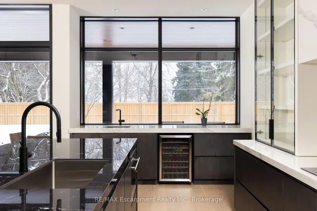 Additional image 16 of 2110 Blyth Cres