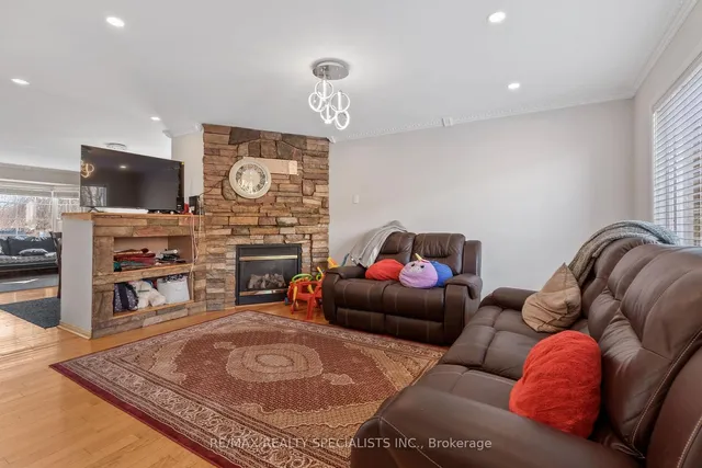 Additional image 17 of 674 Irving Terr