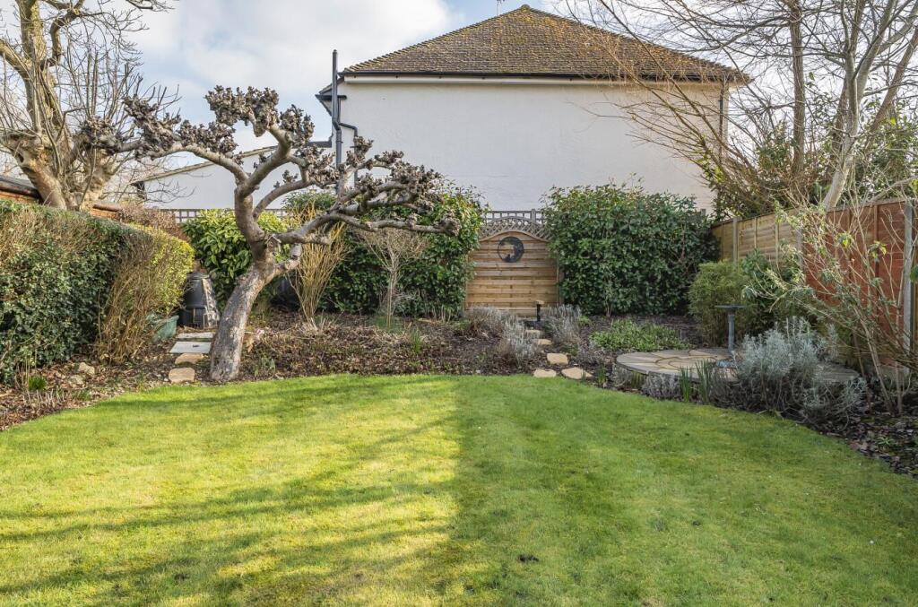 Additional image 18 of Peplins Way, Brookmans Park, Hatfield