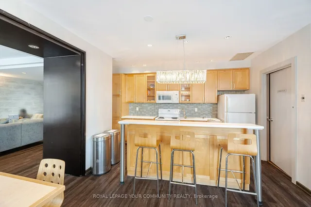 Additional image 25 of 212 Eglinton Ave Unit 506