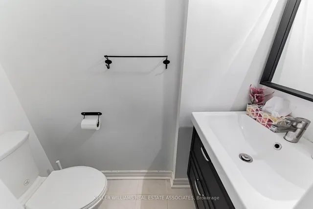 Additional image 9 of 760 Lawrence Ave Unit 15