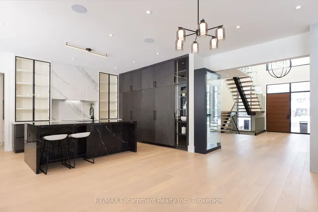 Additional image 15 of 2110 Blyth Cres