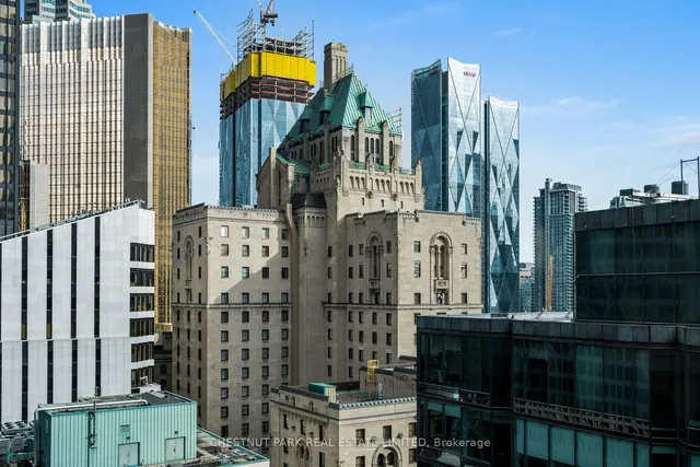 Additional image 12 of 33 University Ave Unit LPH 2701