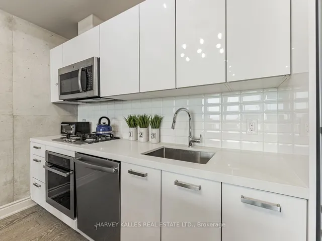 Additional image 8 of 608 Richmond St Unit 816