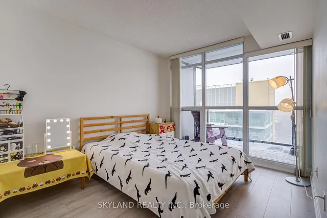 Additional image 15 of 19 Singer Crt Unit 1618