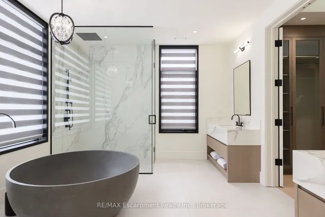 Additional image 25 of 2110 Blyth Cres