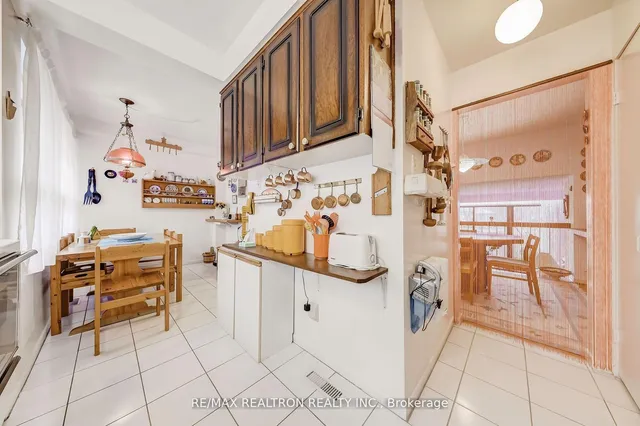 Additional image 21 of 70 Castlebury Cres Unit 9
