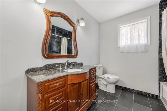 Additional image 22 of 1077 Grandeur Cres