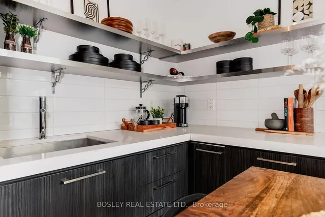 Additional image 15 of 560 King St Unit 713