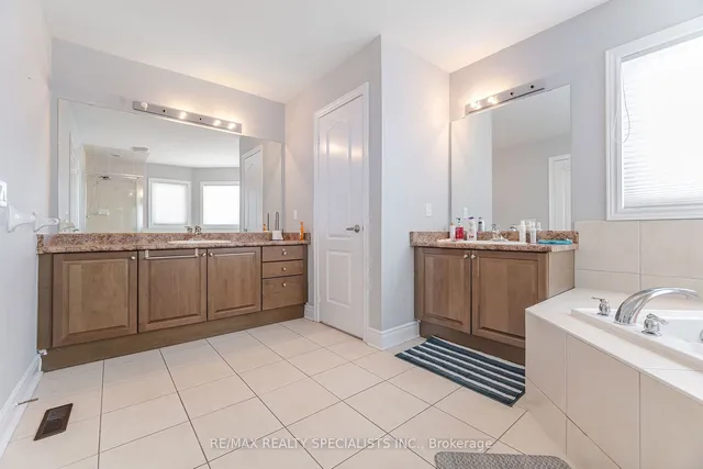 Additional image 23 of 16 Eiffel Blvd