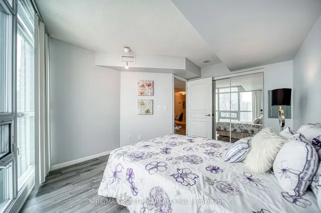 Additional image 33 of 18 Yonge St Unit 3109