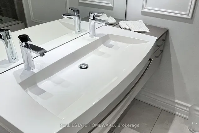 Additional image 36 of 65 Harbour Sq Unit 1404