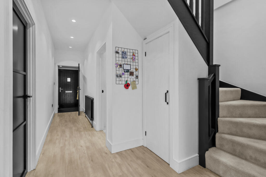 Additional image 8 of Swingate Cross, BN27