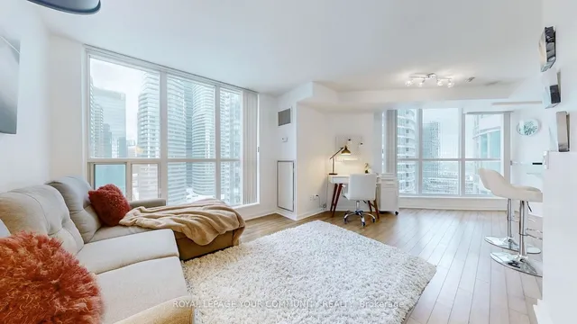 208 Queens Quay Unit 1813
