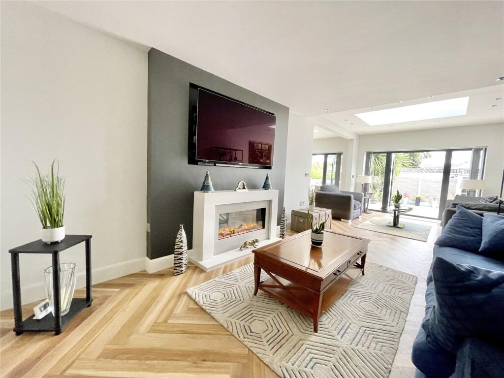 Additional image 10 of Somerford Avenue, Highcliffe on Sea, Christchurch, Dorset, BH23