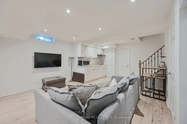 Additional image 36 of 27 Vista Green Cres