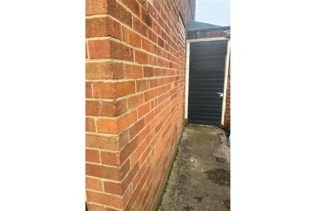 Additional image 3 of The Grove, Studley, B80