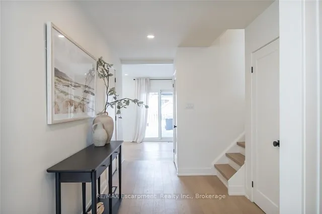 Additional image 3 of 3233 Lansdown Dr