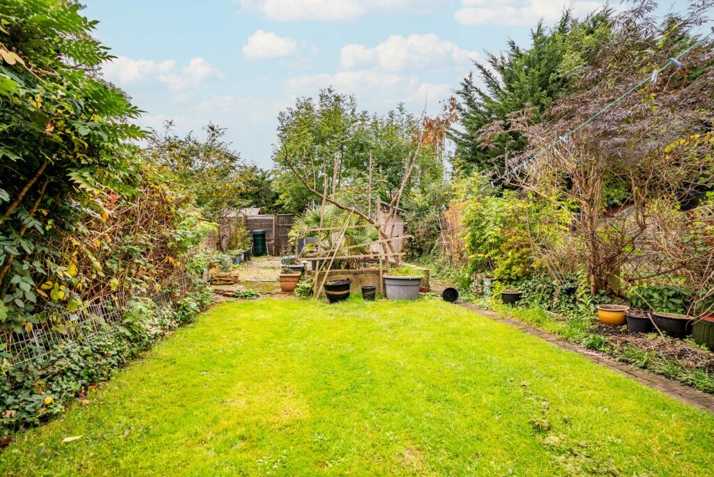 Additional image 12 of Hunters Ride, Bricket Wood, St. Albans, Hertfordshire, AL2