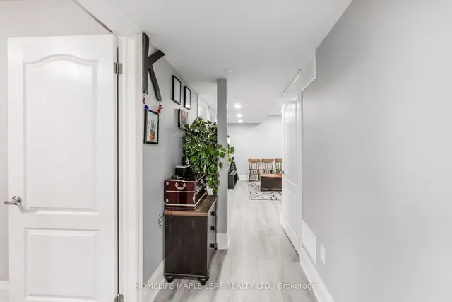 Additional image 24 of 14 ICON St