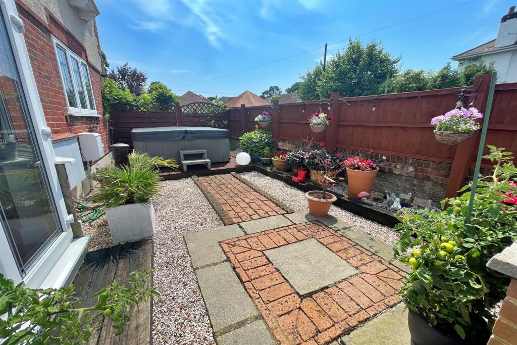 Additional image 25 of Tuckton