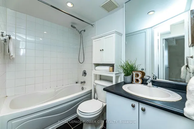 Additional image 31 of 11 Niagara St Unit 14