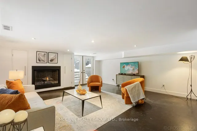 Additional image 29 of 133 Melrose Ave