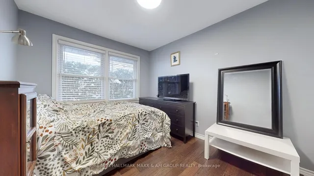 Additional image 25 of 1007 Earl Cres