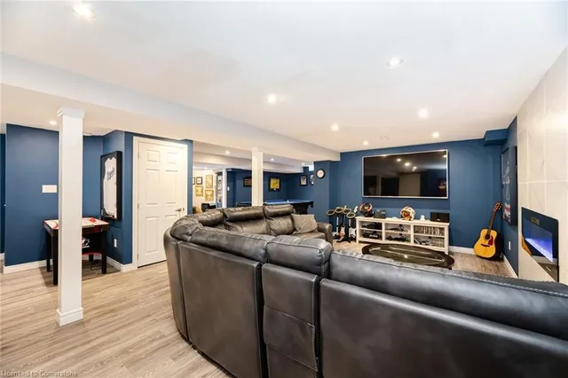 Additional image 31 of 20 Iris Cres