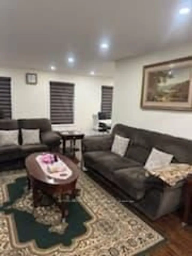 Additional image 3 of 10 Lupin Crt