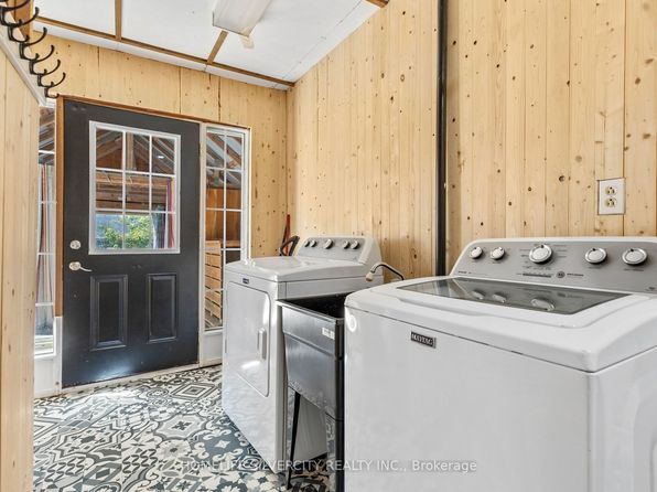 Primary image of 20527 Melbourne Rd, Southwest Middlesex, ON N0L 1T0