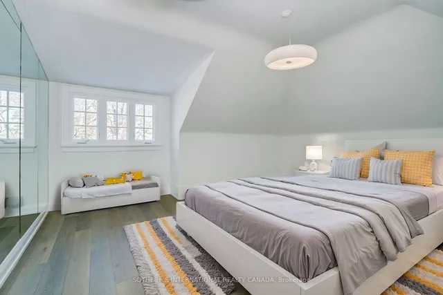 Additional image 34 of 153 Rose Park Dr