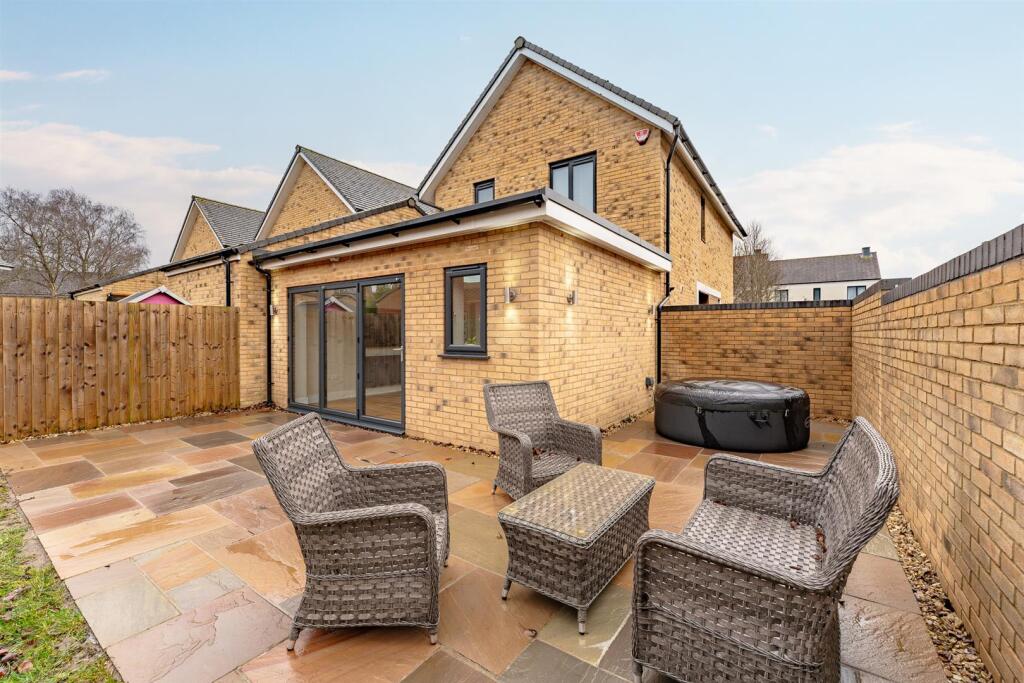 Additional image 22 of Hannah Drive, Locking Parklands - LARGE EXTENSION