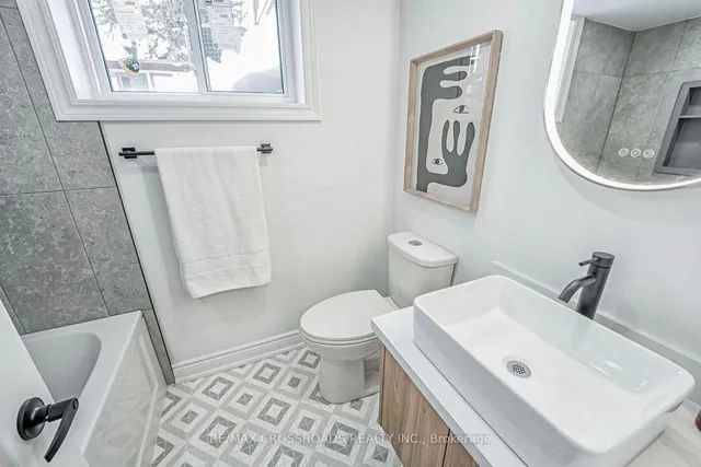 Additional image 23 of 548 Glebeholme Blvd