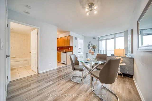 Additional image 11 of 18 Yonge St Unit 3109