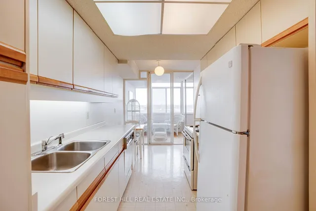 Additional image 18 of 3000 Bathurst St Unit 904