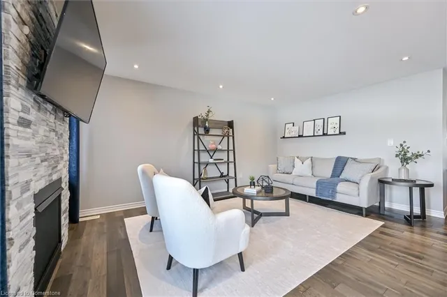 Additional image 13 of 1176 Duignan Crescent