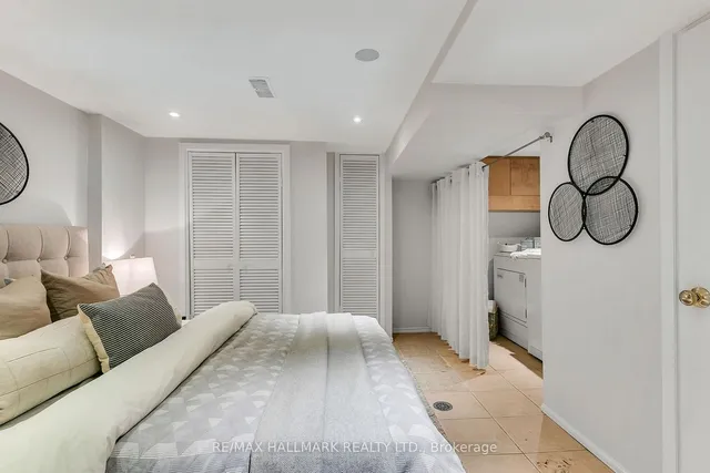 Additional image 34 of 858 Carlaw Ave