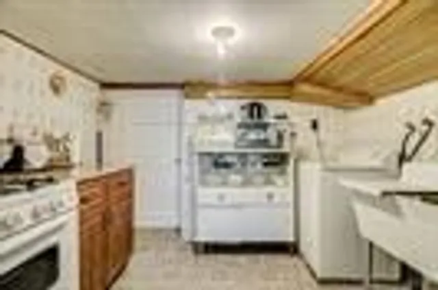 Additional image 19 of 27 Gillespie Ave