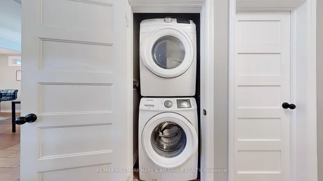 Additional image 29 of 1007 Earl Cres