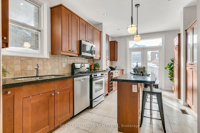 Additional image 8 of 858 Carlaw Ave