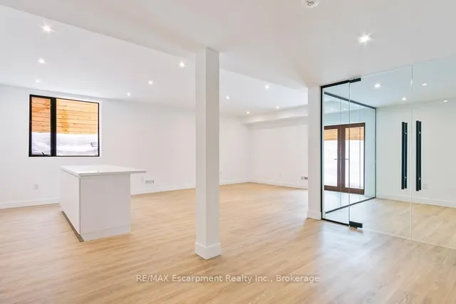 Additional image 35 of 1405 ACTON Cres