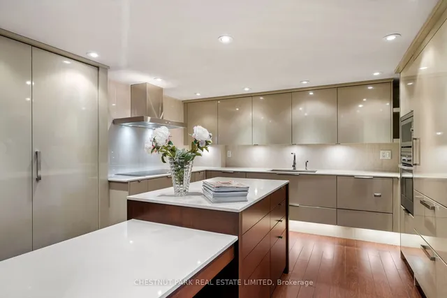 Additional image 3 of 33 University Ave Unit LPH 2701