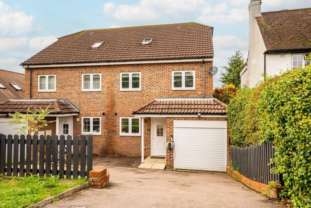 Mount Drive, Park Street, St. Albans, Hertfordshire, AL2