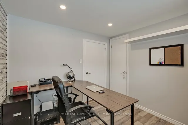 Additional image 36 of 693 Inverary Rd