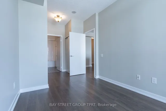 Additional image 22 of 33 Singer Crt Unit 2703