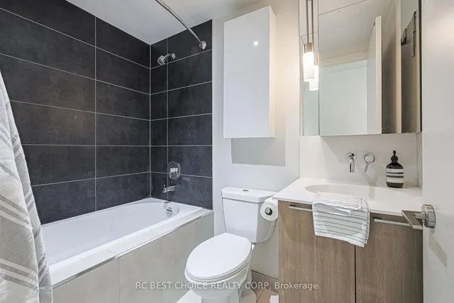 Additional image 6 of 650 King St Unit 410